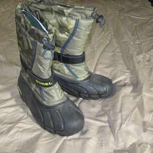 New Never Worn Green Camo Sorel Boots Size Youth 4